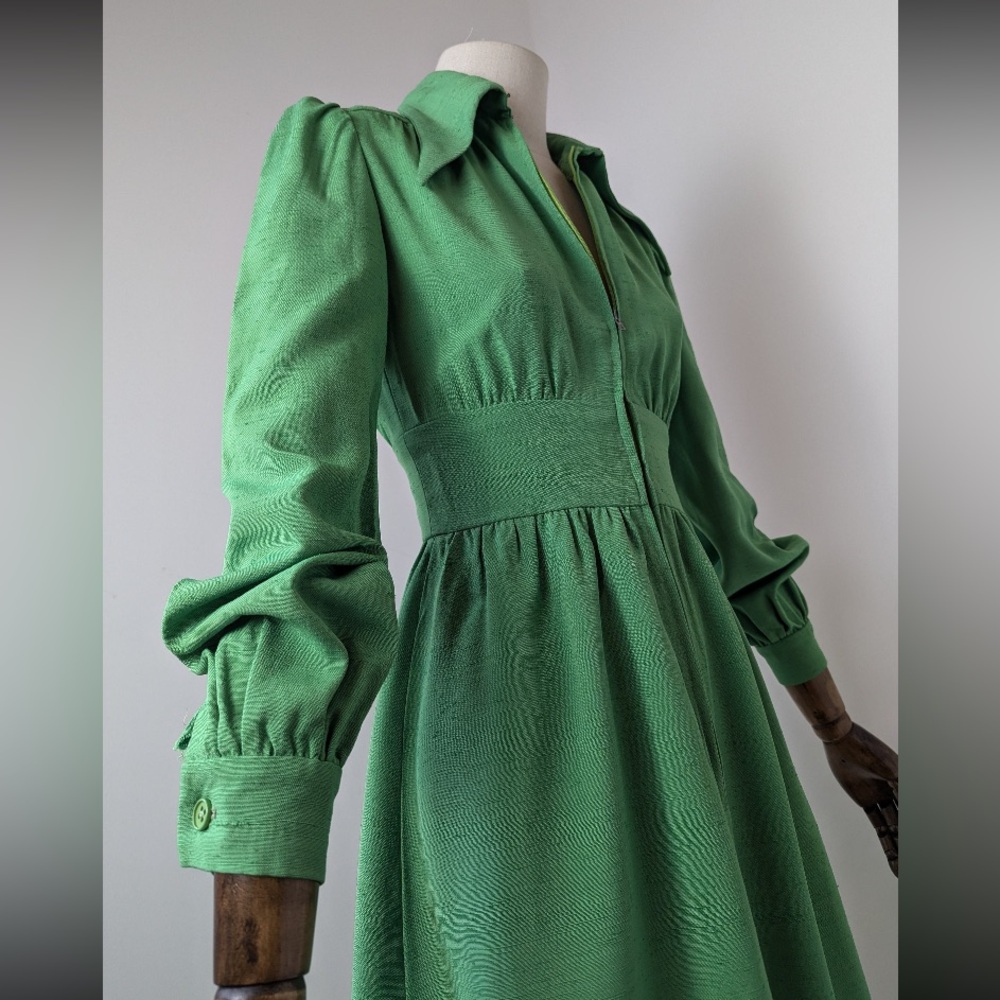 Pristine 1970s Wallis Dagger Collar Dress (a gorgeous green!) - Picture 3 of 9